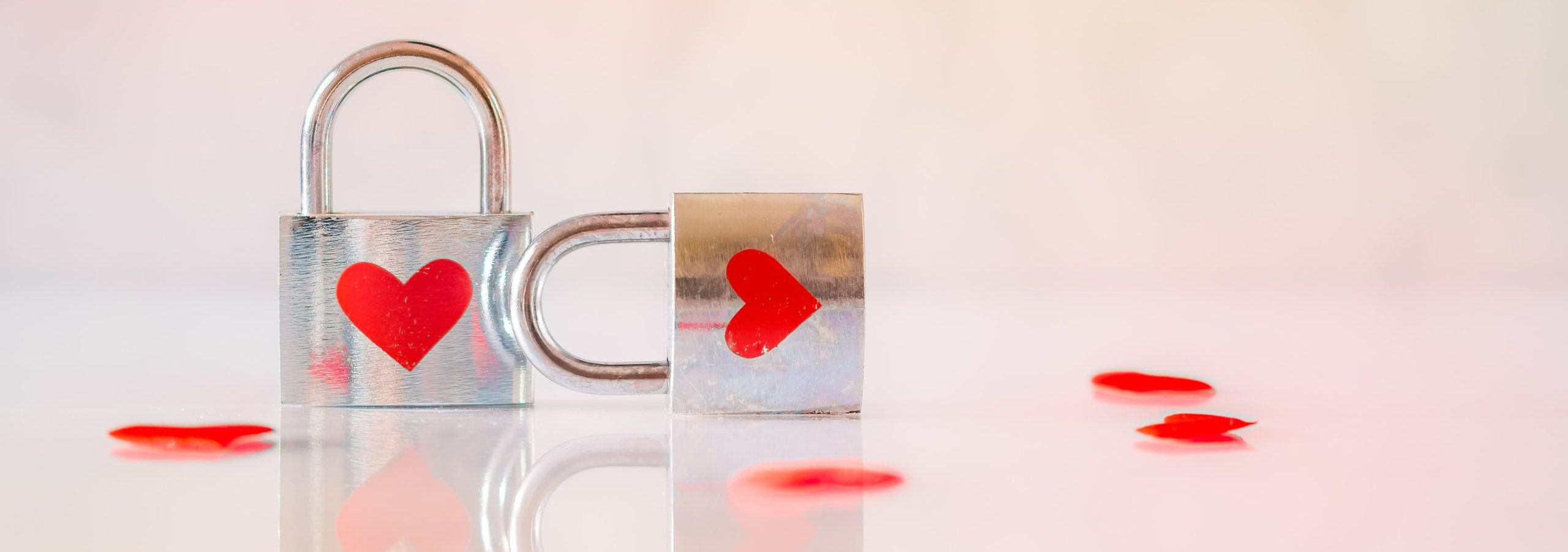 two locks with a heart in mypaydayloan.com